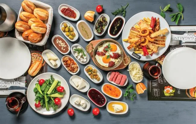 Serpme Kahvaltı (En az 2 kişiliktir)
